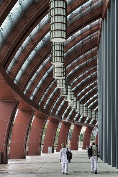 779 - WALKING UNDER THE ARCADES - PEREIRA DANIEL - luxembourg.jpg